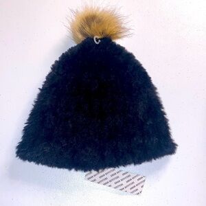 NWT BLACK TEXTURED SOFT KNIT BEANIE W POUF